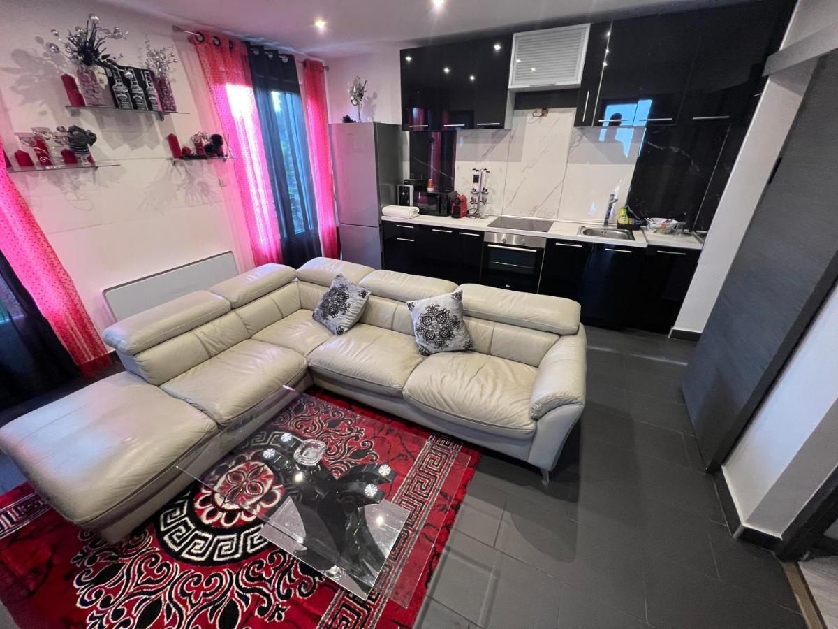 Zekri Apartment Ливри-Гаргон Екстериор снимка