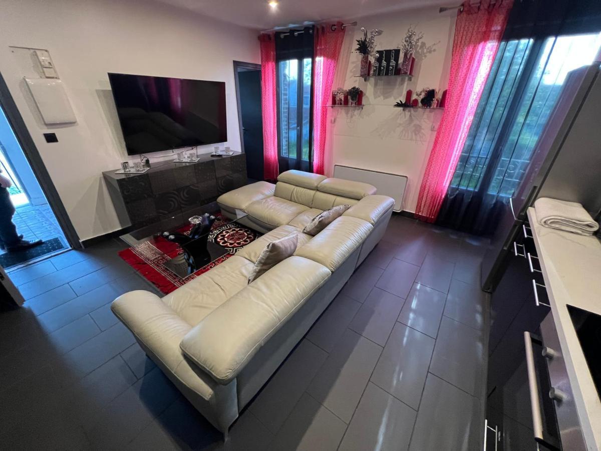 Zekri Apartment Ливри-Гаргон Екстериор снимка